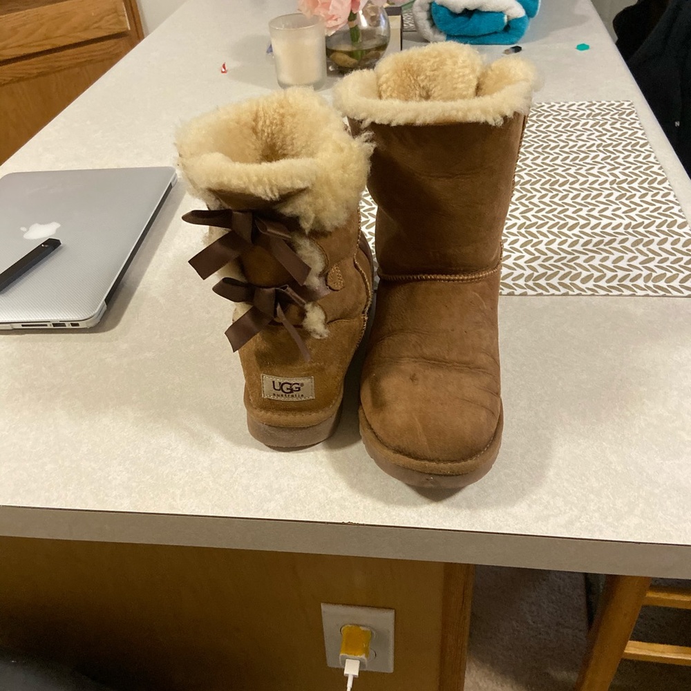 bailey bow uggs - Picture 2 of 6